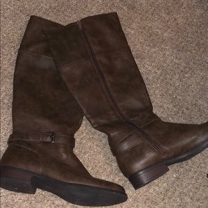 American eagle brown boots size 8.5
